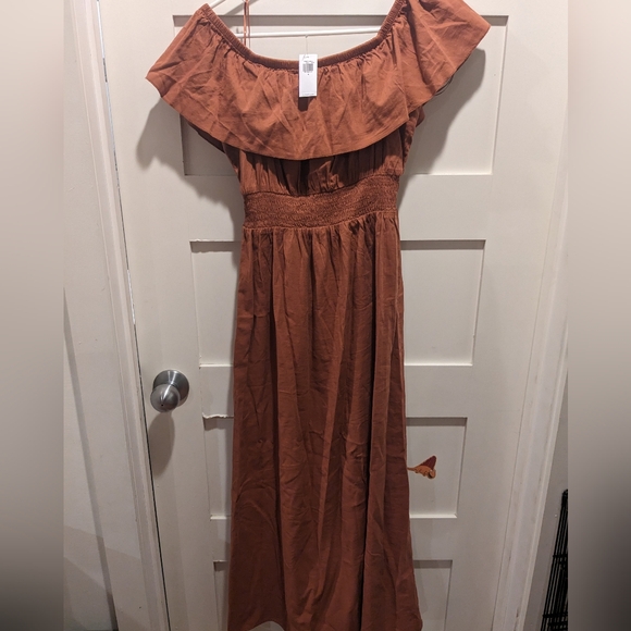 Old Navy Waist-Defined Ruffled Off-The-Shoulder Smocked Maxi Dress Size Small - Picture 4 of 6